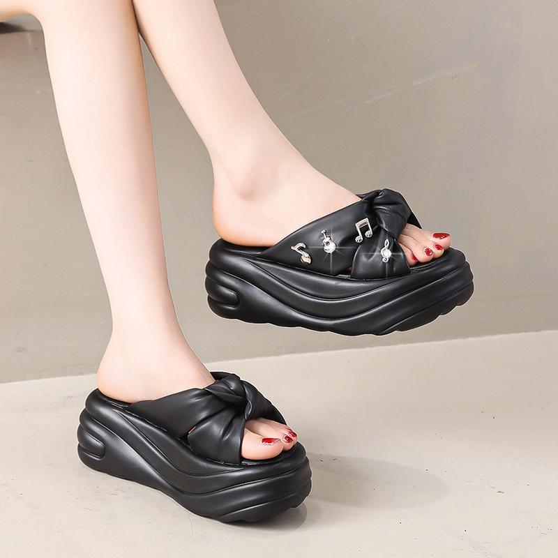 Модные шлепанцы на платформе с каблуком 8 см для женщин 2024 года — фото 6