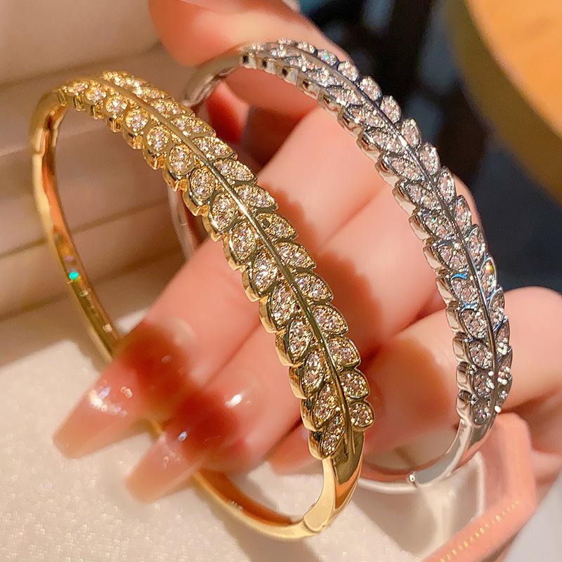 Real Zirconia Bracelet Luxurious Full Set with Charm Willow Leaf Bracelet Exquisite Creative Bracelet