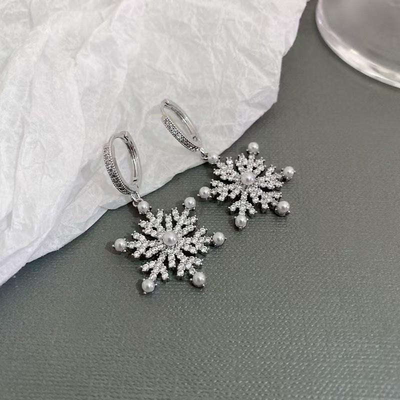 Sparkling Crystal Zircon Snowflake Pendant Earrings Women Exquisite Imitation Pearl Nebula Earrings Women New Year Party Jewelry