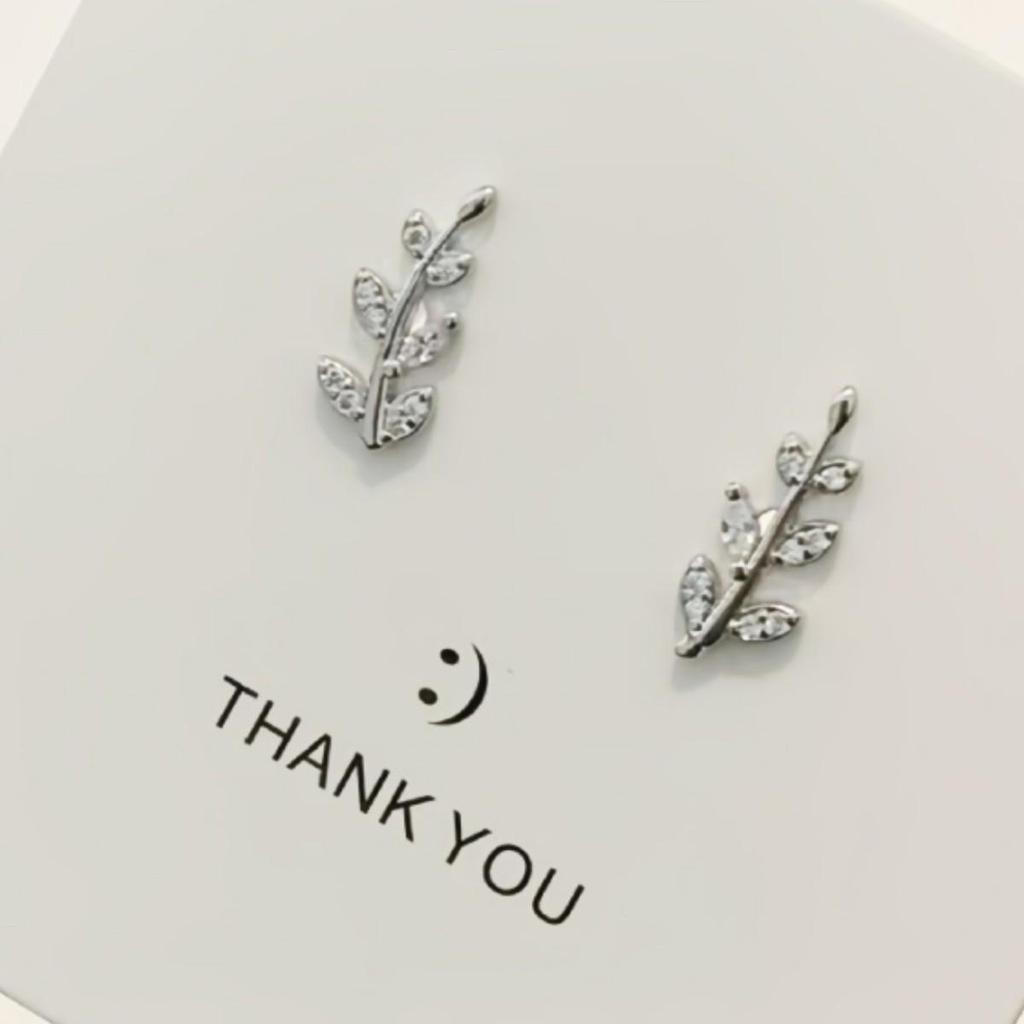 2024 Trendy High-End Leaf Stud Earrings for Women - Elegant Light Luxury Design