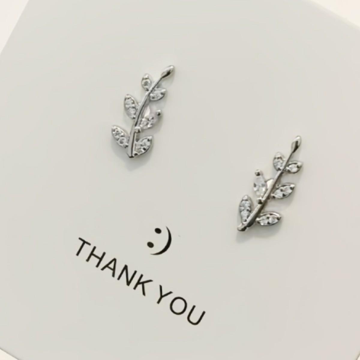 

2024 Trendy High-End Leaf Stud Earrings for Women - Elegant Light Luxury Design платиновый
