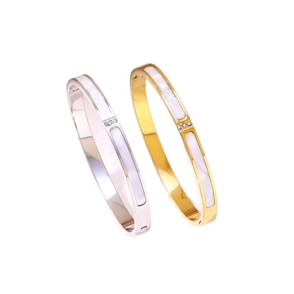 2026 Set with Three Diamonds White Fritillary Bracelet, European Beautiful Women's Fashion Personalized Bracelet Vacuum Plated 18K