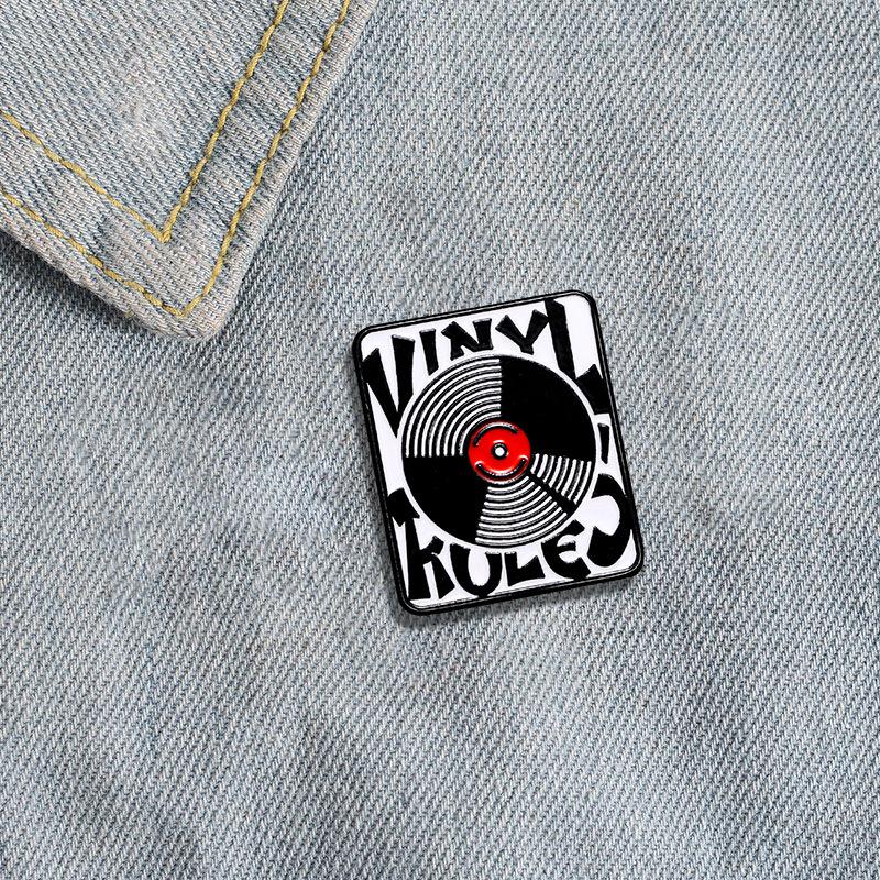 Vintage color vinyl record shape metal brooch creative clothes bag accessories badge new product