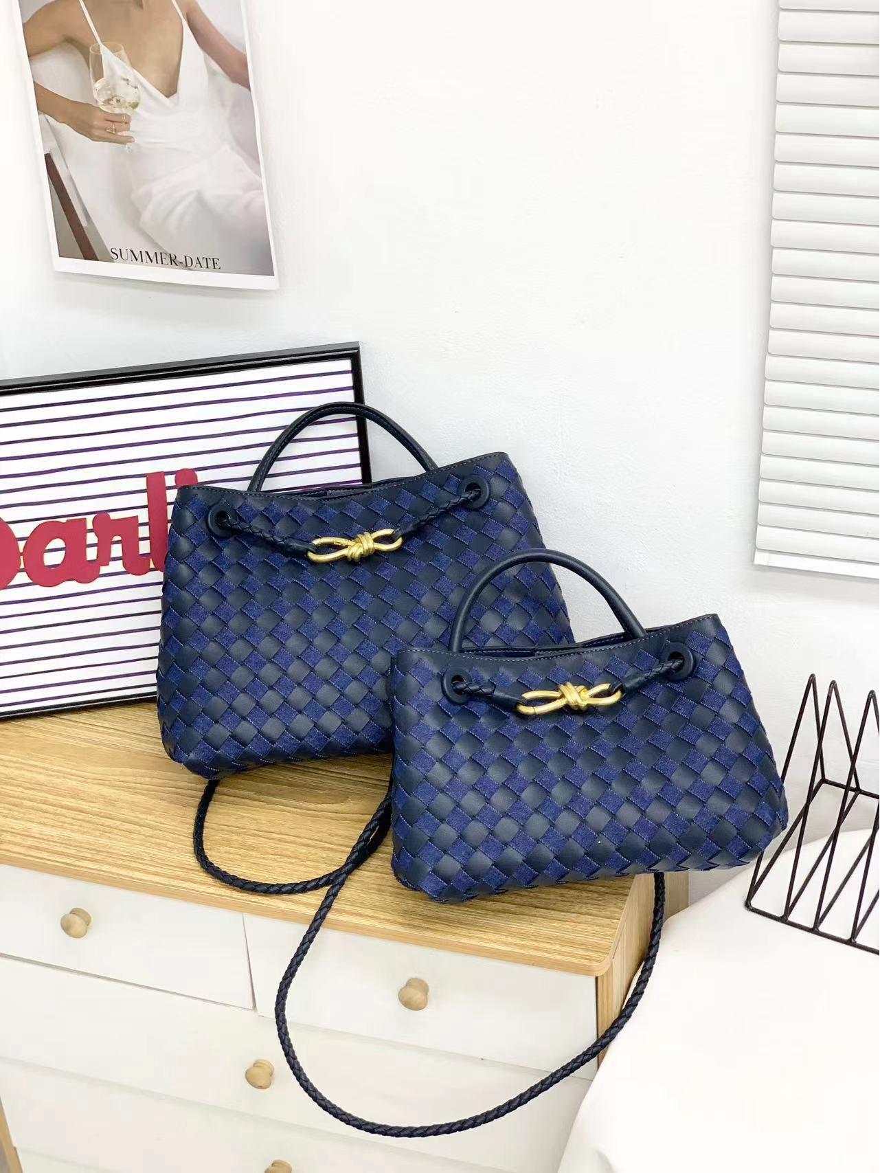 

Новая стильная сумка через плечо из плетеной коровьей кожи с пряжкой из металлической веревки — универсальная мода для улицы, поездок на работу и шопинга Large: 32*24*12CM синий/чёрный