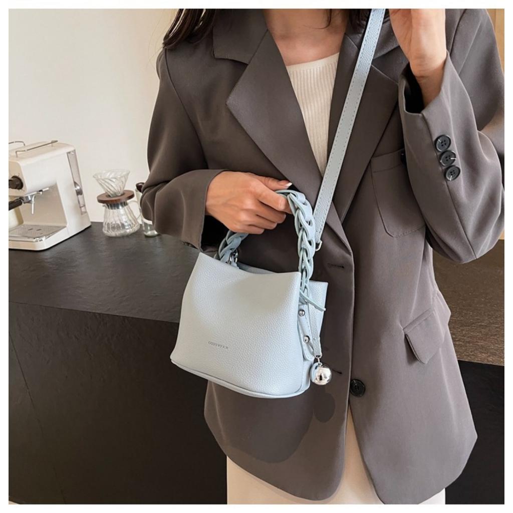 Ladies' Elegant Woven Bucket Bag Crossbody Bag - Detachable Shoulder Strap, Magnetic Buckle Design, Large Capacity Handbag