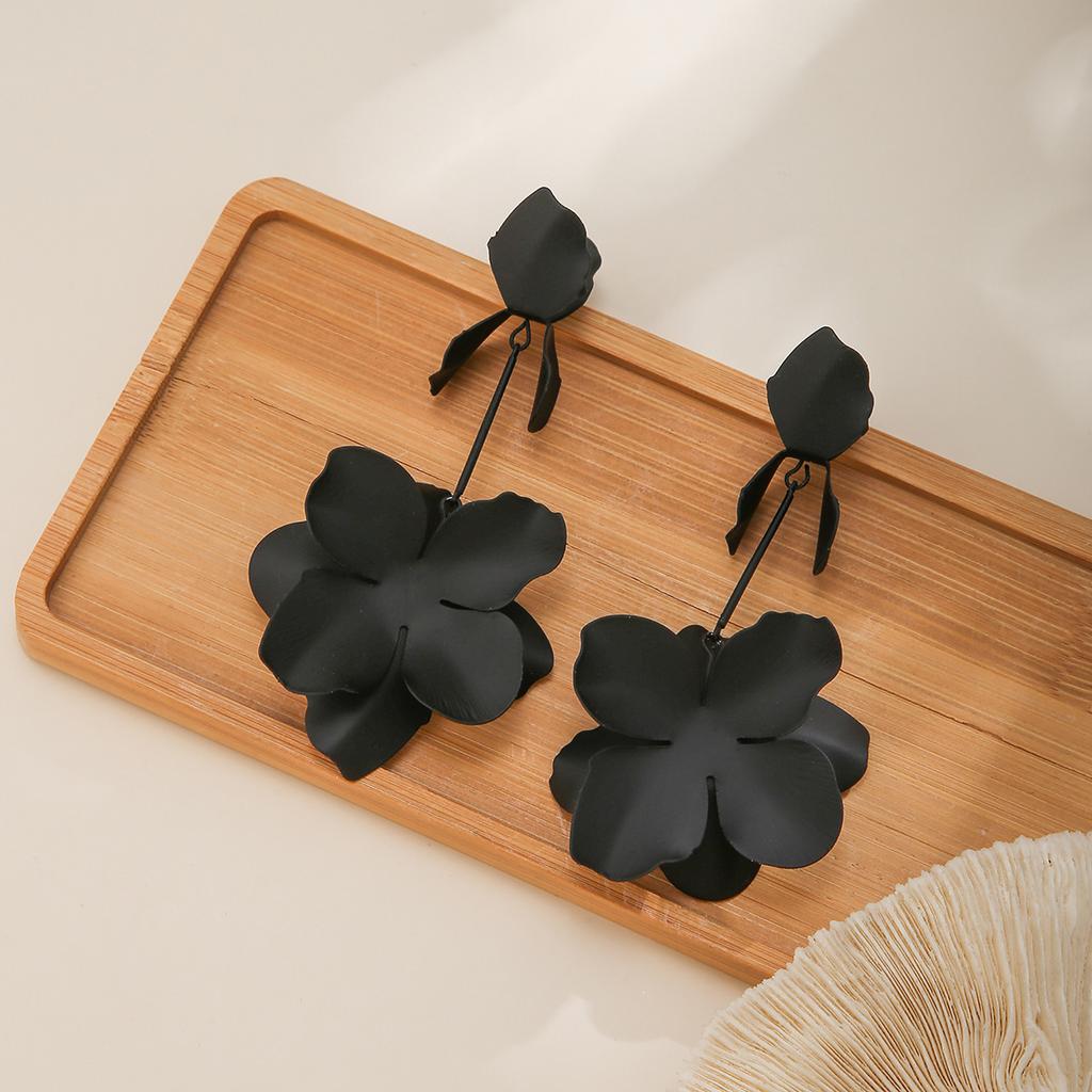 Accessories Metal Petal Flowers Niche Earrings Retro Versatile Cold Style Tassel Stud Earrings for Women