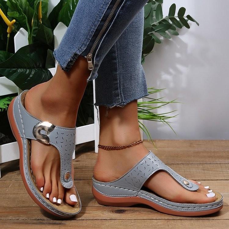 Large size slippers women's spring and summer new fashion slope heel flip-flops wear beach slippers women