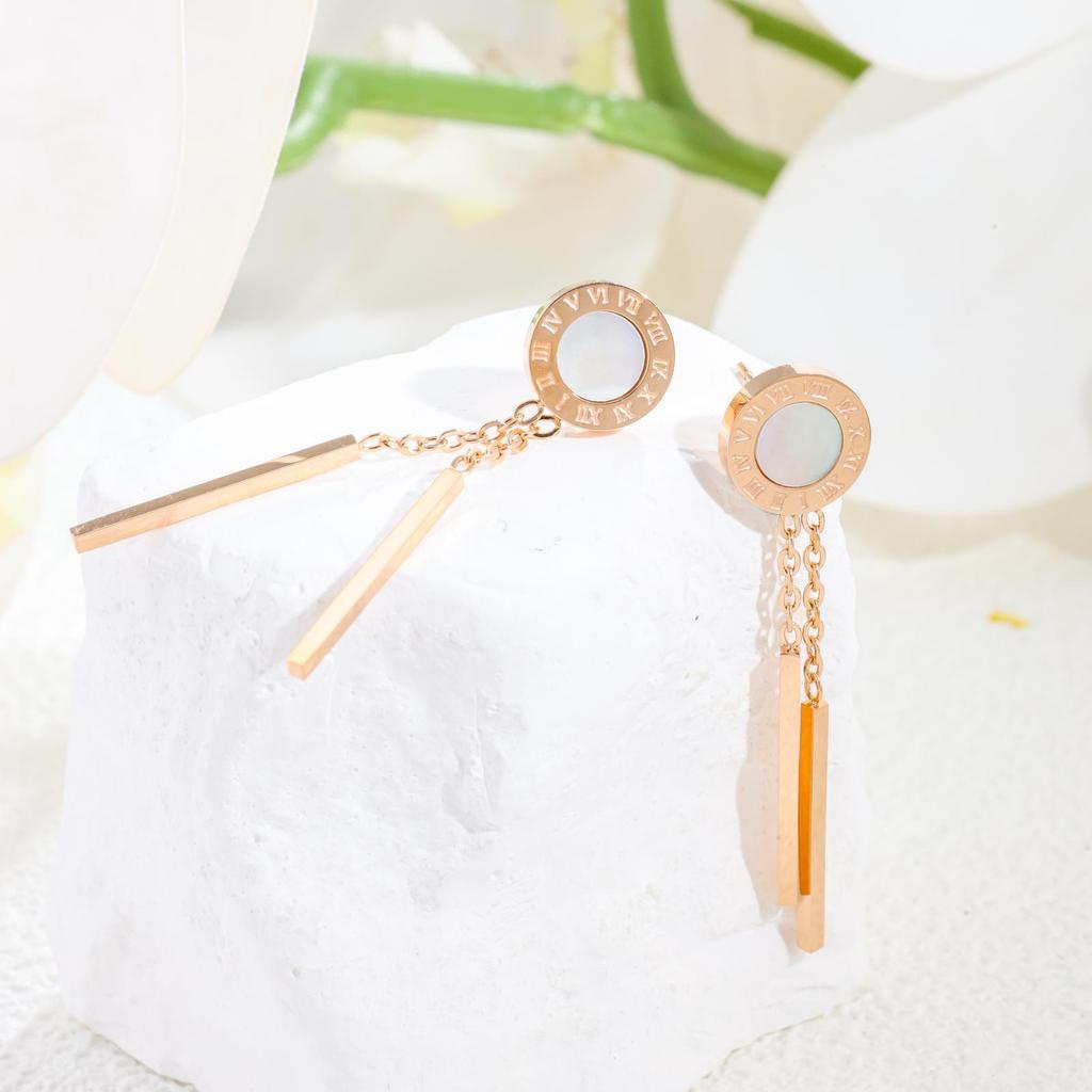 Retro French Roman fringed earrings are suitable for round face and thin stainless steel earrings with simple style