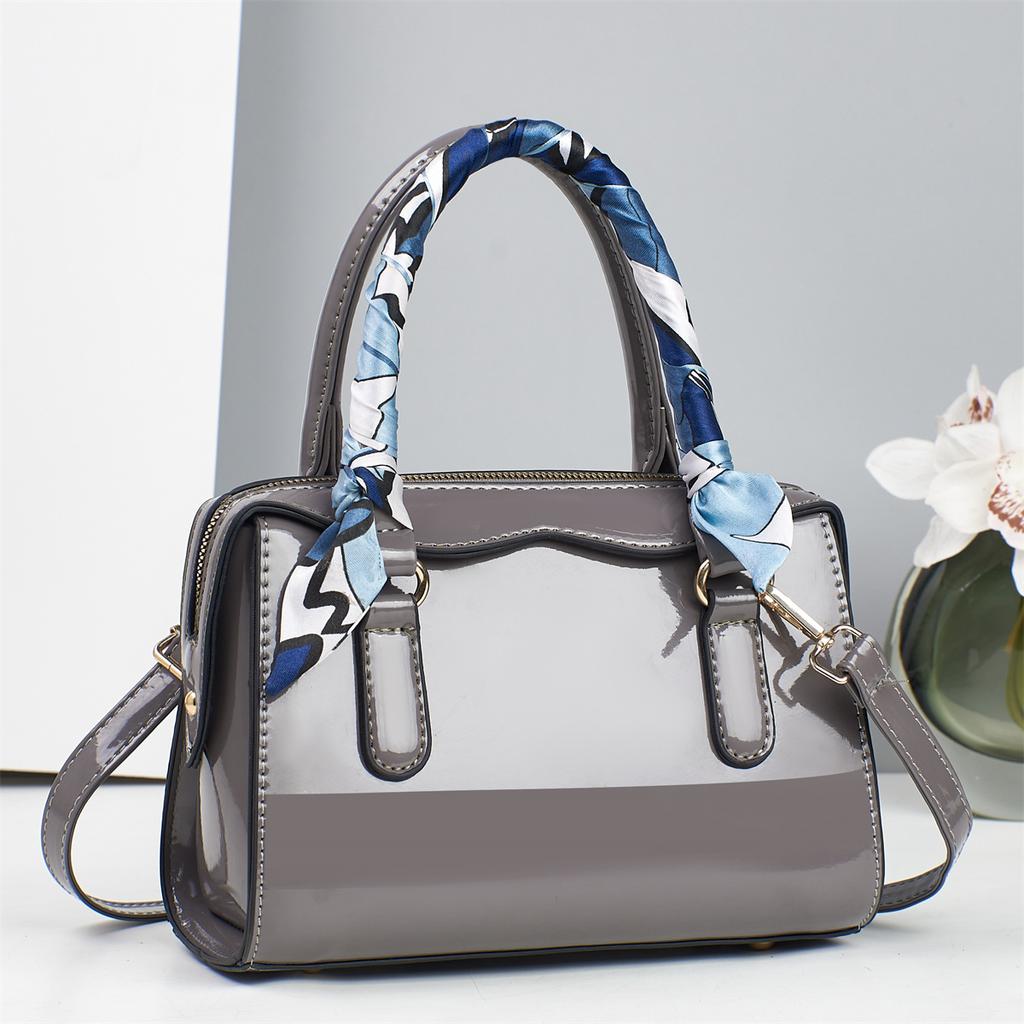 New Design Bright Leather Pillow Bag Fashionable High-value Handbag Big Capacity Versatile Shoulder Bag Not Heavy Luxury Crossbody Bag