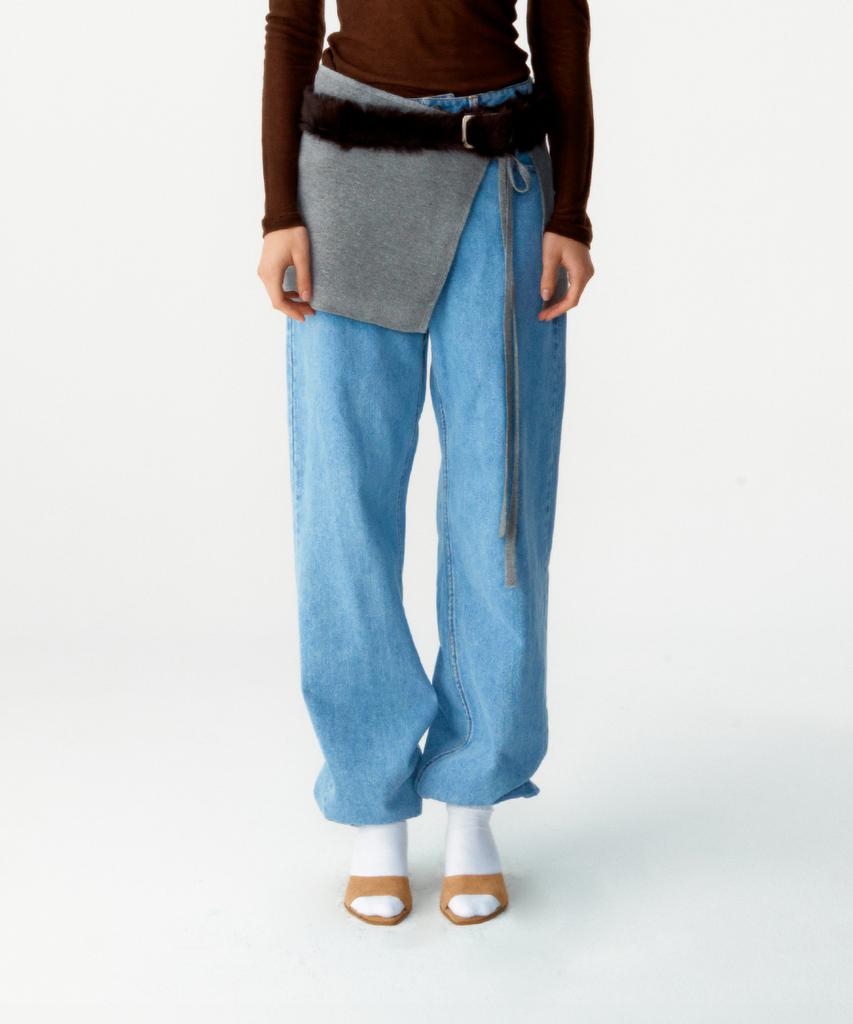 Kueoumeon Relaxed Washed Jeans (Light Blue)