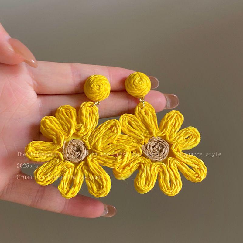 

Праздничный стиль Островные соломенные цветы Серьги Женские Личность Преувеличенные Дорожные аксессуары Серьги Уникальные Красивые Приморские Серьги Yellow Cafe Contrast Color Daisy