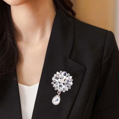 Elegante Wassertropfen-Brosche, funkelnde Strasssteine, eingelegte Kleidungsnadel, Kleid, Mantel, Anzug, Revers, Abzeichen, Hochzeit, Kostümzubehör