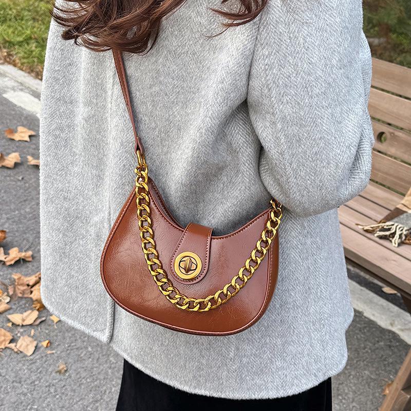 Модные женские сумки через плечо и седельные сумки Универсальный вариант для ежедневных путешествий и повседневной носки without pendant коричневый 1889₽