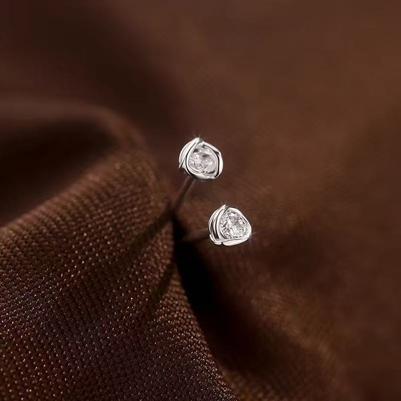 Female Mini Niche Light Luxury Earrings 1 pair of earrings