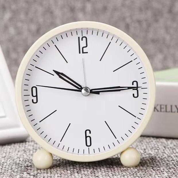 Stylish Silent Metal Alarm Clock for Students' Desks & Nightstands, Perfect for Living Room or Bedroom.