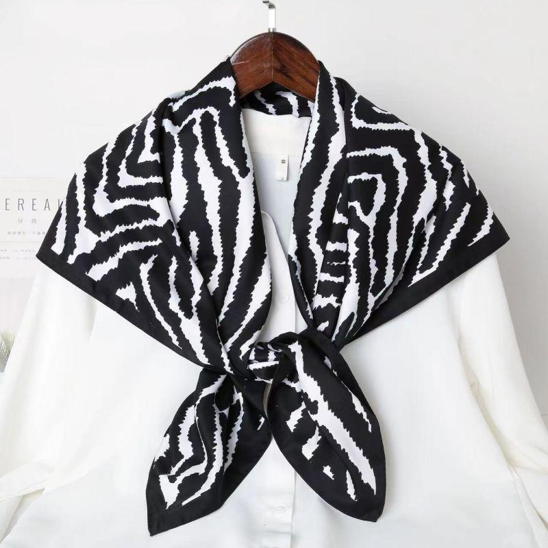 Versatile Shawl Animal Print Black And White Simple Large Square Scarf 90 * 90Cm Simulated Silk Twill Silk Women'S Silk Scarf