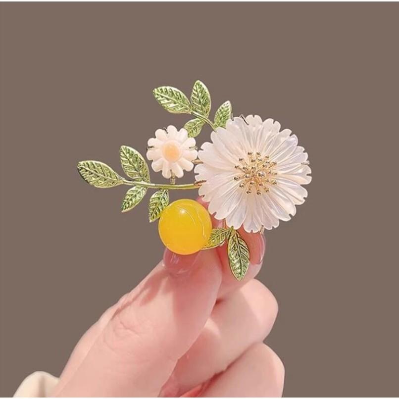 Yutsai Elegant Resin Bead Daisy Flower Brooch Alloy Advanced Women Jewelry Accessories Gifts PD2313