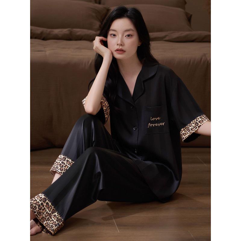 Women's Soft Ice Silk Pajama Set: Short Sleeve, Long Pants, Leopard Print, Cool, Lightweight, Luxurious Summer Loungewear.