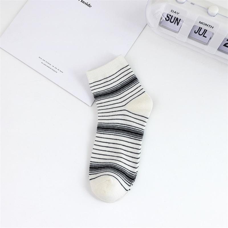 

Short Socks for Women, Retro and Slimming; Mid-calf, Colorful and Sporty; Men, Irregular Stripes 1 pair білий