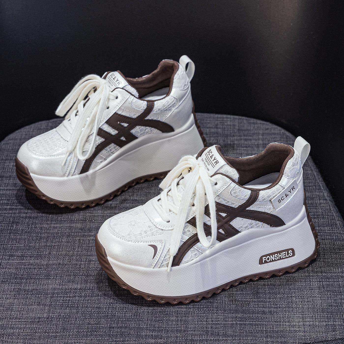

Small man thick-soled Forrest Gump little white shoes women s autumn 2025 new popular casual fashion versatile height-increasing women s shoes 40