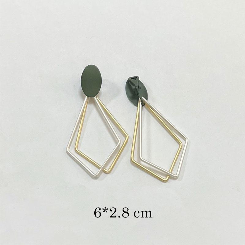 Trendige koreanische minimalistische Statement-Clip-Ohrringe Schmuck Elegante goldfarbene geometrische Clip-Ohrringe ohne Piercing für Damen