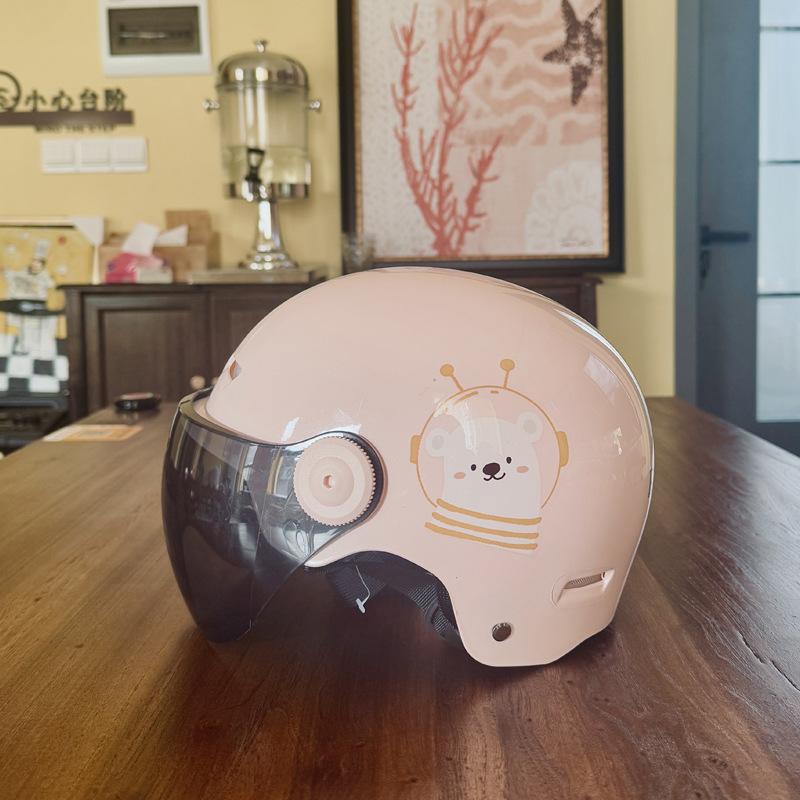 Helmets Women's Summer Electric Motorcycles Men's and Women's Half Helmets Battery Cars Universal In All Seasons