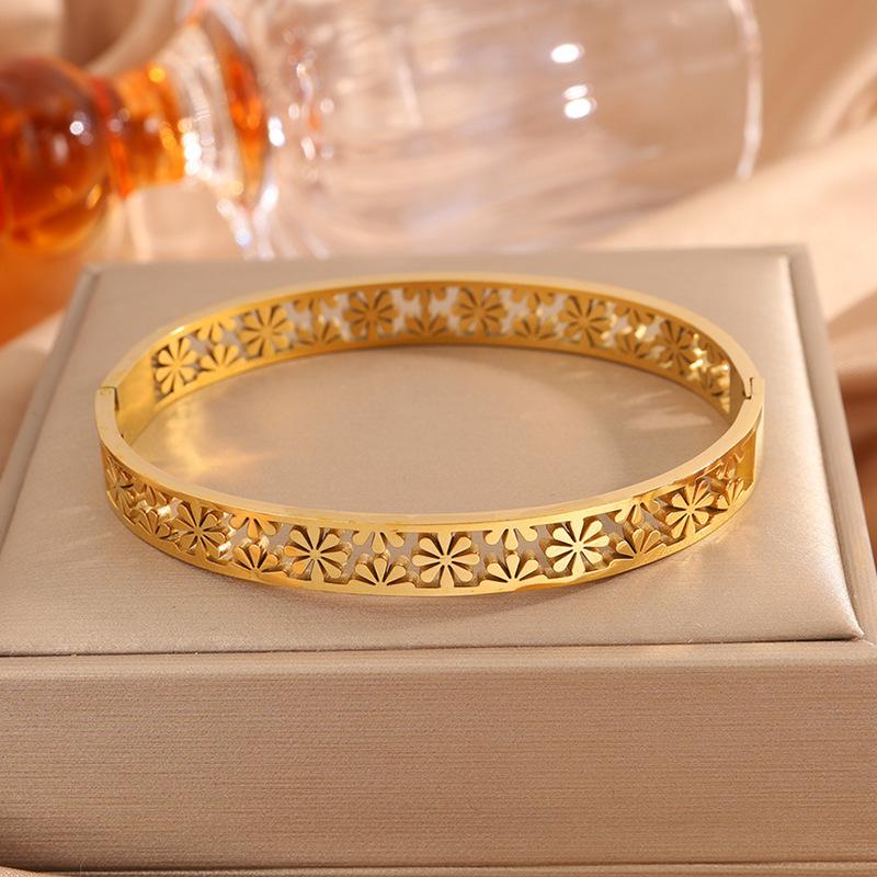 Fashionable And Exquisite Daisy Bracelets Suitable For Women To Wear And Wear For Summer Travel