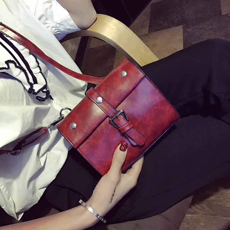 Trendy Retro European American Design Small Square Bag For Women With Magnetic Closure