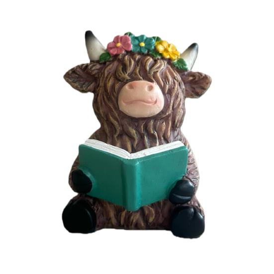 Highland Cow Figurine Reading Book Cattle Resin Statue Sculpture Home Office Decoration Ornament Book Lover Gifts
