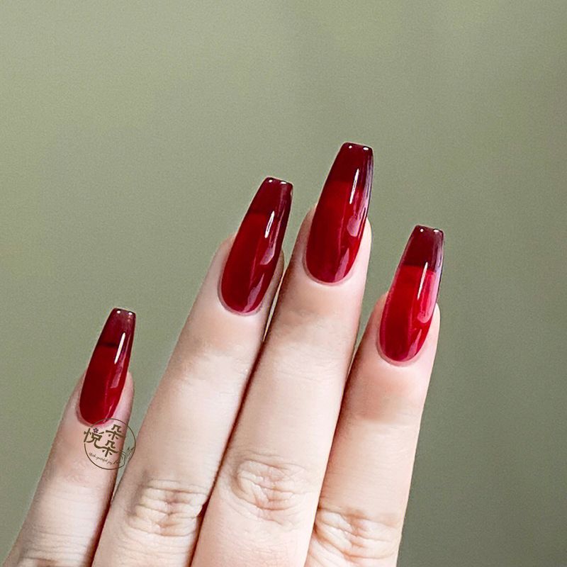 

Красное вино, цвет коровьей крови, европейский и американский сексуальный трапециевидный доспех Ice Penetration Red Bull Blood Long Ladder S