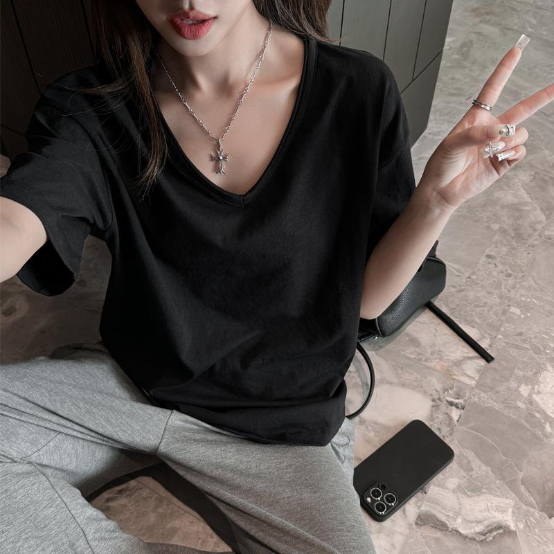 

Korean V-neck large version loose front shoulder short-sleeved T-shirt women s summer senior design sense new lazy style top S (suitable for weight 35-47.5kg ) чёрный