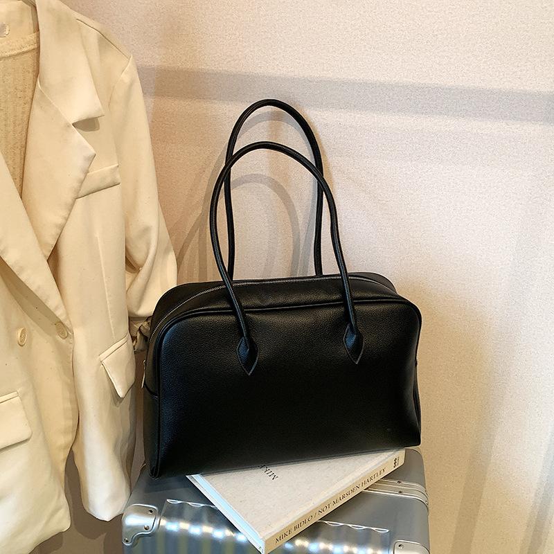 Versatile Commuter Large-capacity Pillow Bag 2025 Simple Casual Autumn and Winter Explosion Women's Tide High-end Shoulder Bag