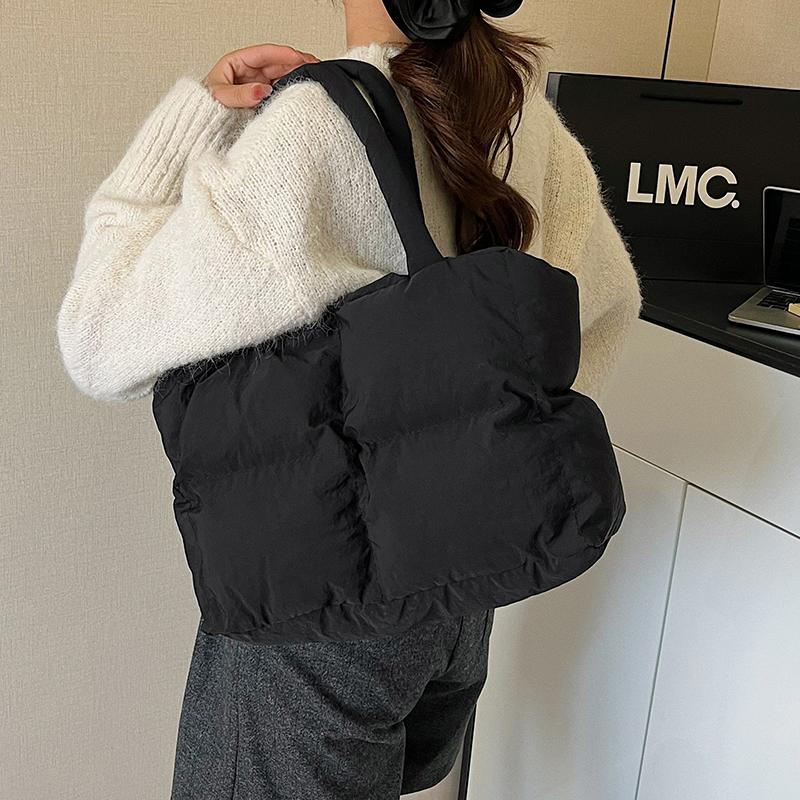 Small-scale design down jacketed bag for women, tote bag with shoulder strap, large capacity, simple and practical for daily com