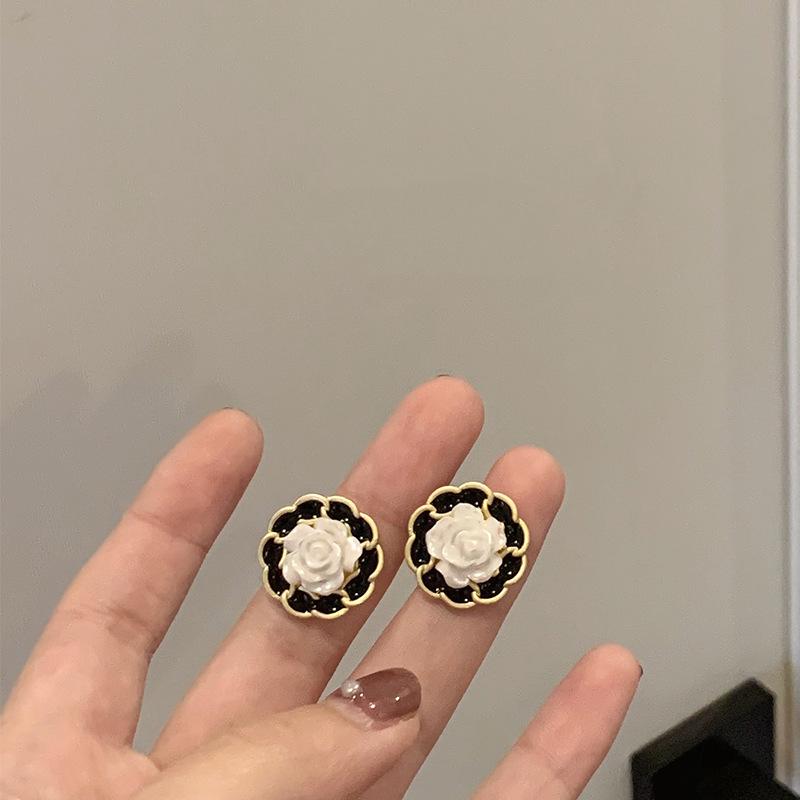 Pendientes de botón de esmalte coreano minimalistas retro en forma de corazón con perlas