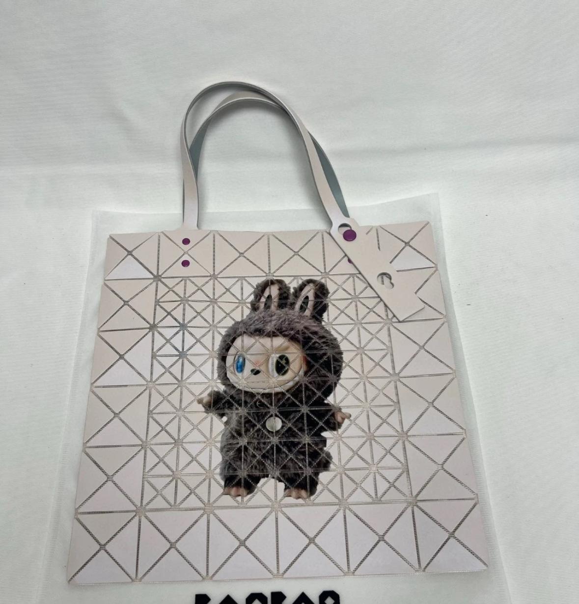 

Labubu geometric diamond grid shoulder bag, hand-held tote women s bag CLE 34*34