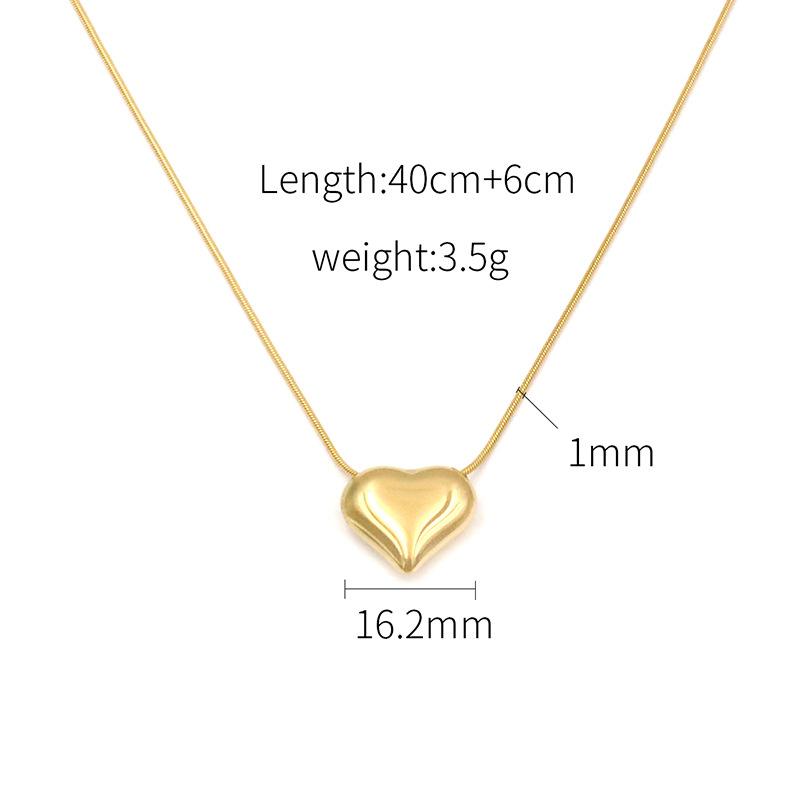Stylish And Simple 18K Gold Peach Heart Collarbone Chain Female Niche High-End Three-Dimensional Love Pendant Titanium Steel Necklace Cool Tide