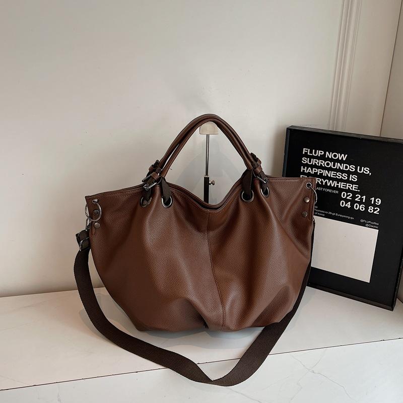 

Ретро портативная сумка большой вместимости женская 2025 новая трендовая корейская нишевая сумка-тоут простая сумка-мессенджер сумка для通勤 темно-коричневого