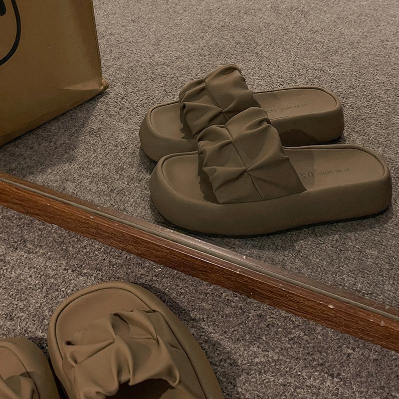 Cool slippers women's summer wear 2025 new platform casual beach sandals fashionable women's maternity bread one-word drag