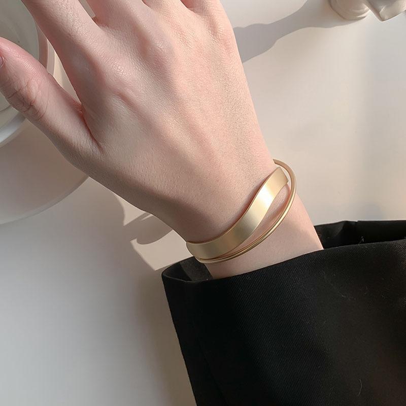 Bracelet Bande de Möbius Mat Style Froid Minimaliste pour Femmes