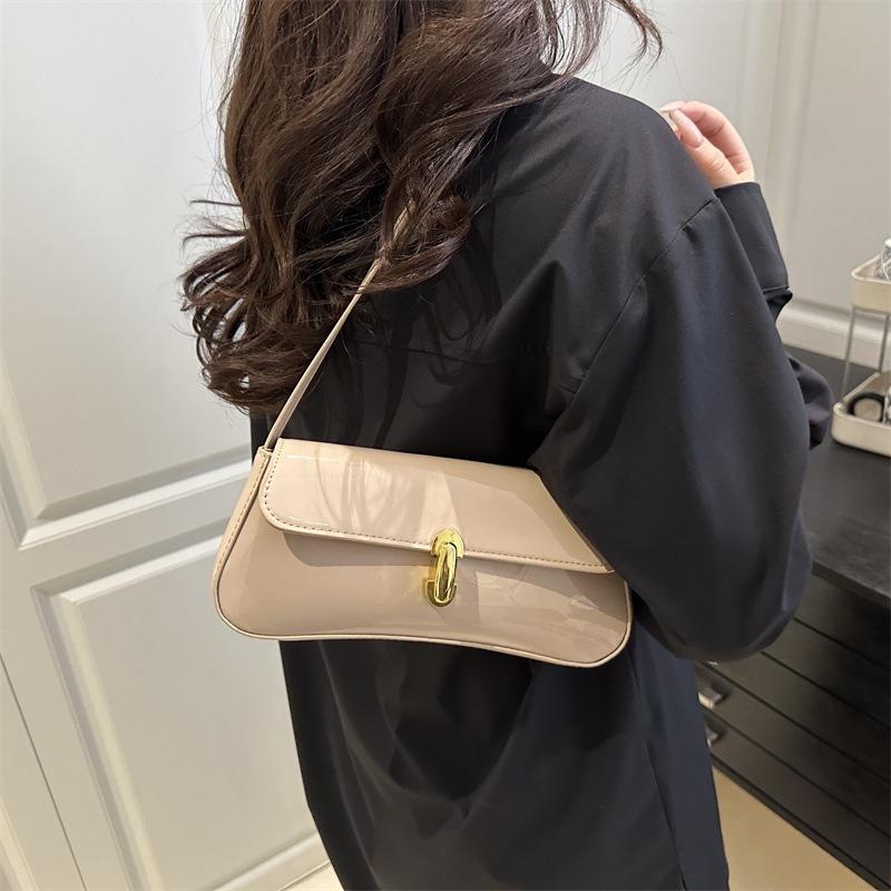 Eine stilvolle und retro Knopfverschluss-, Unterarm-, schicke, einseitige Schulter-, Hand-getragene, Unterarm Damen kleine quadratische Tasche