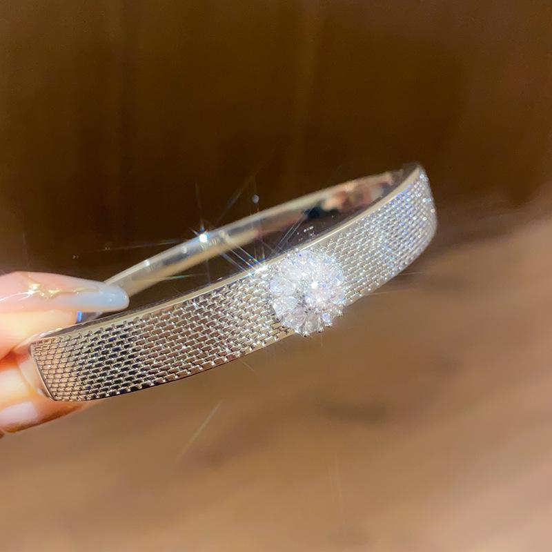 18K Gold Plated Zircon Flower Bangle - European & American Trend, Light Luxury Fashion Bracelet for Women