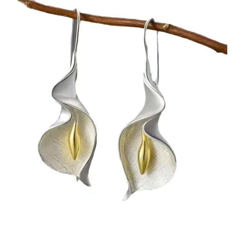 Silberne Calla-Lilien-Hängeohrringe Zweifarbig mit Goldakzent Strukturiert Leicht Mode-Schmuck für Damen Urlaubs-Accessoires