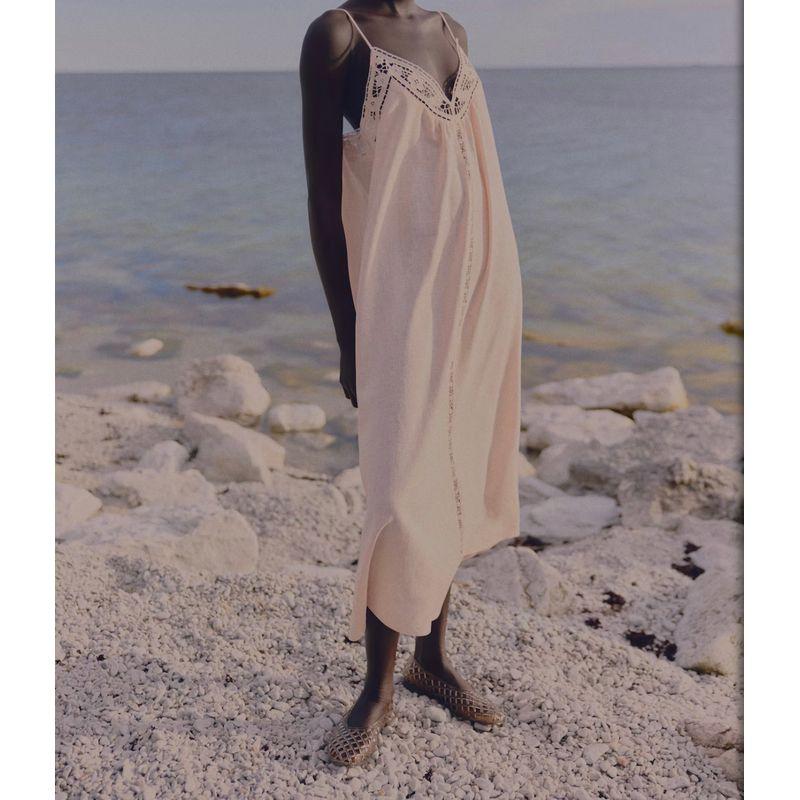 

Заказ внешней торговли H Женская одежда Платье-слинг из льна 2025 Осень Новое платье с подвеской, с вышивкой и ажурными вставками Naked Pink S