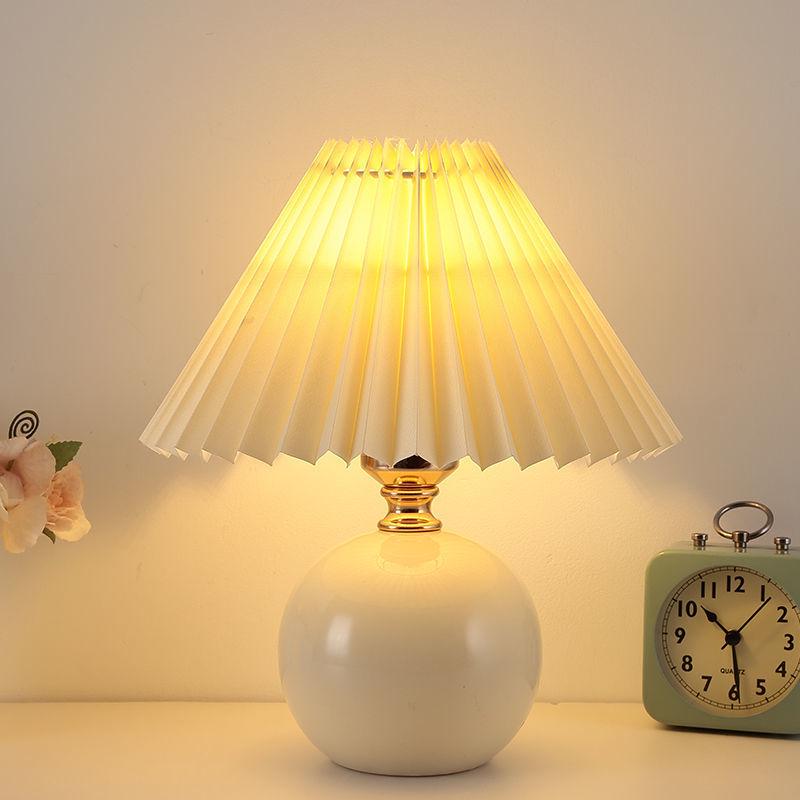 Retro 2025 High-End Eye-Protection Desk Lamp: Luxury Sleep-Aid Atmosphere for Bedroom and Bedside.