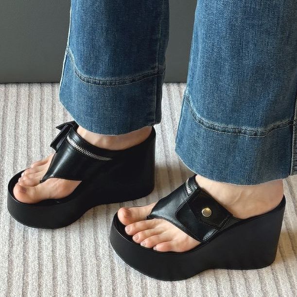 

Маленький человек толстая подошва увеличивающие рост карманный дизайн сандалии 2025 лето абсолютный зарубежный стиль шлепанцы тапочки женские 40