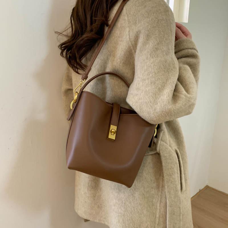 2025 Winter New High-end Large-capacity Handbag Bag Women's Fashion Shoulder Messenger Bag Commuter Bucket Bag