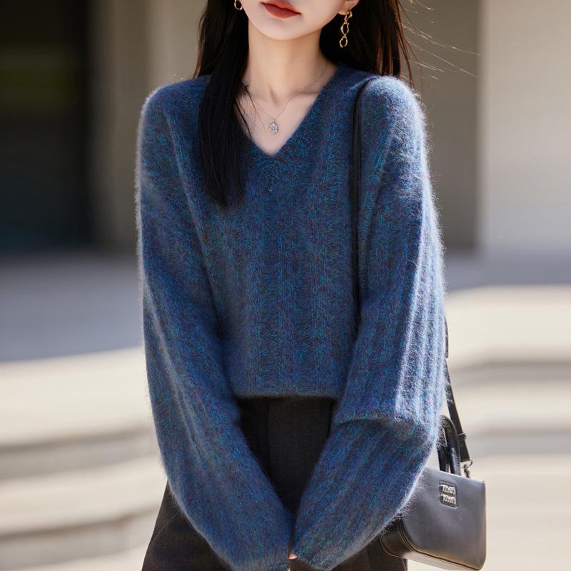 Women's V-Neck Pullover: Soft Heather Yarn, 5% Cashmere, 95% Wool - Cozy and Loose Fit for Autumn & Winter.