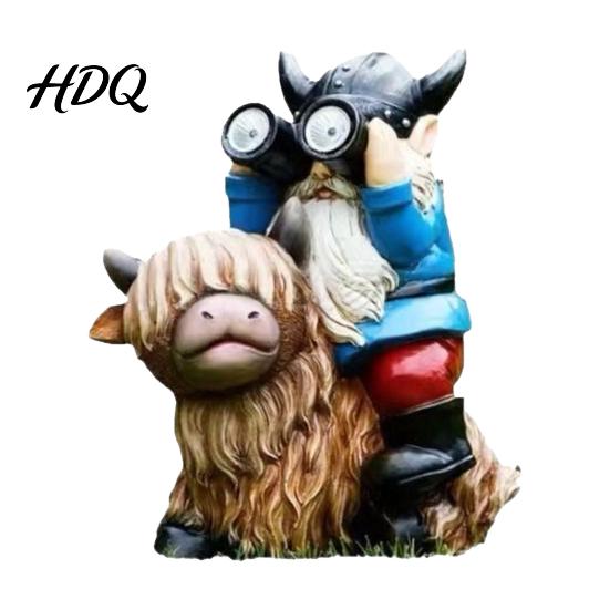 Waterproof Outdoor Resin Sculpture Solar Garden Gnome Statue Sitting on Highland Cow Powered Whimsical Lawn Figures Binocular Light Ornament