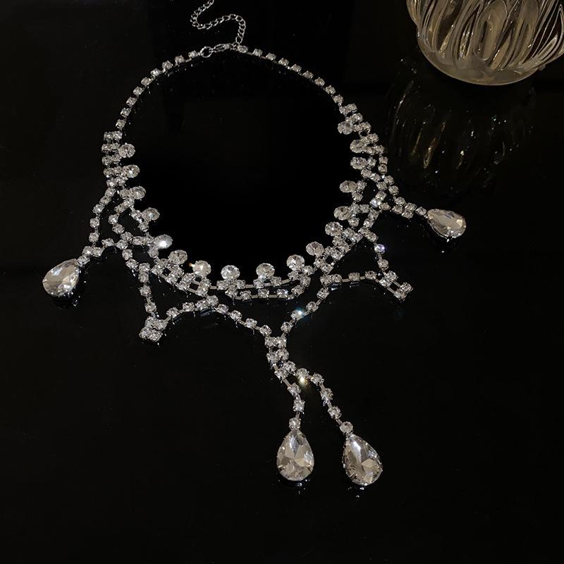 Elegant Rhinestone Flower Tassel Necklace for Women - Stylish Geometric Water Drop Design