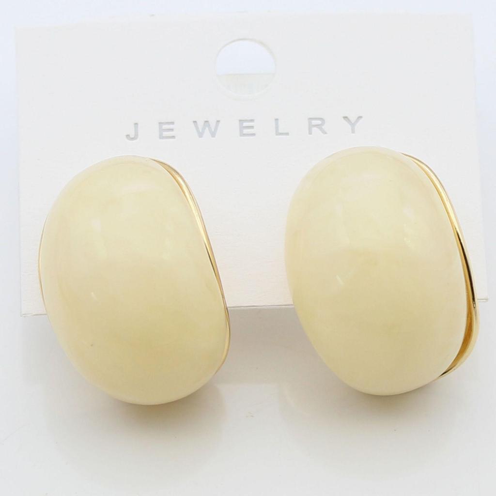 Retro Hong Kong-Style Geometric Resin Stud Earrings for Women - S925 Silver Needle, Light Luxury, High-End Autumn/Winter Heart Earrings Jewelry